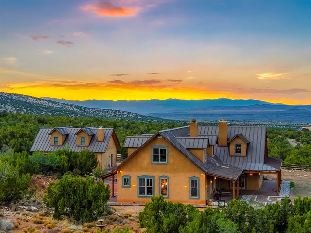 35 Vista Del Oro, Cerrillos, NM 87010