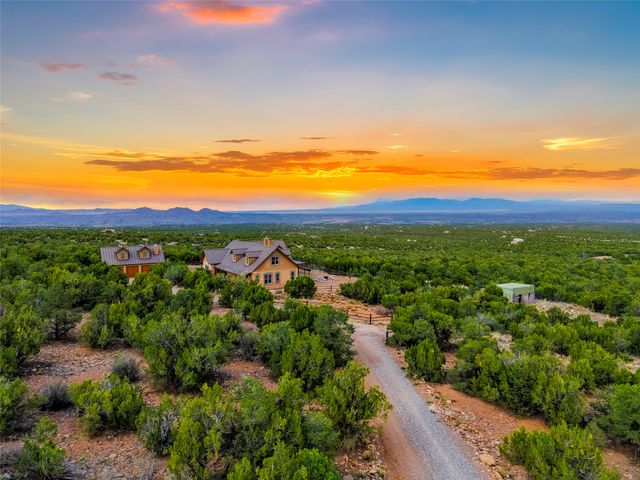 35 Vista Del Oro, Cerrillos, NM 87010