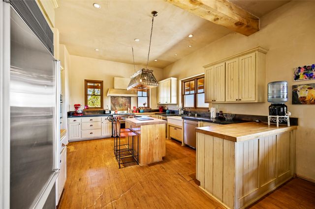 35 Vista Del Oro, Cerrillos, NM 87010