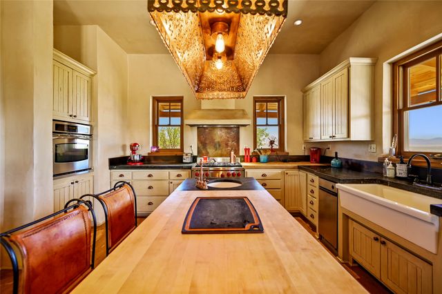 35 Vista Del Oro, Cerrillos, NM 87010