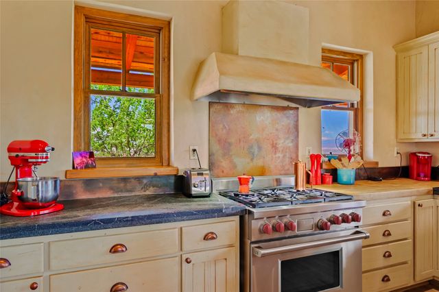 35 Vista Del Oro, Cerrillos, NM 87010
