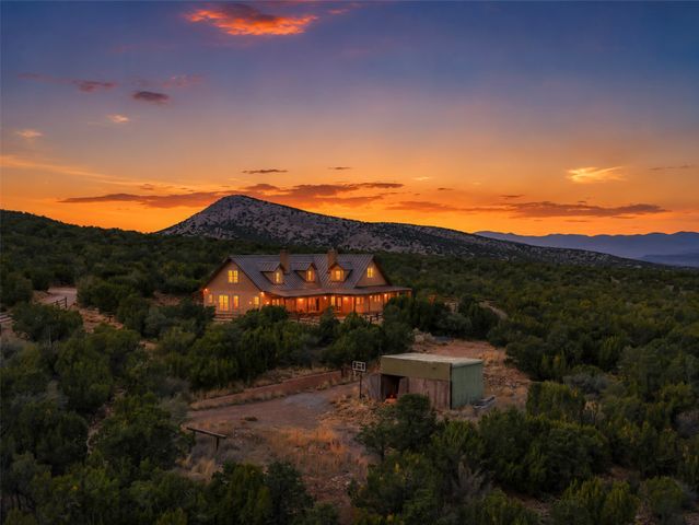 35 Vista Del Oro, Cerrillos, NM 87010