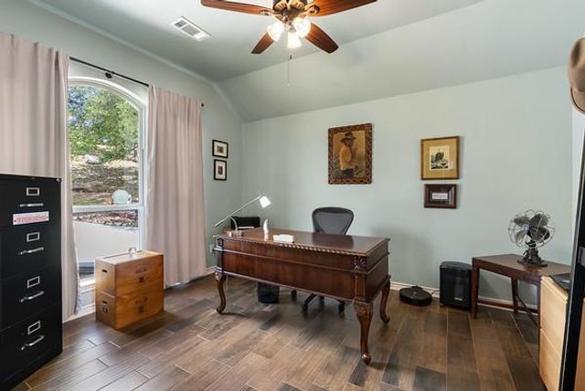 906 Daviot DR, Spicewood, TX 78669