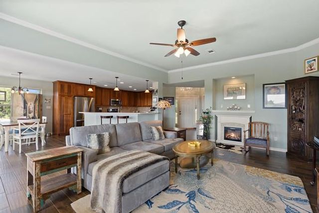 906 Daviot DR, Spicewood, TX 78669