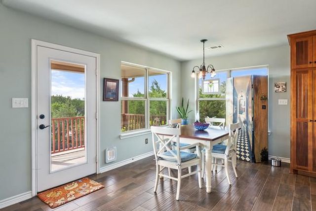 906 Daviot DR, Spicewood, TX 78669