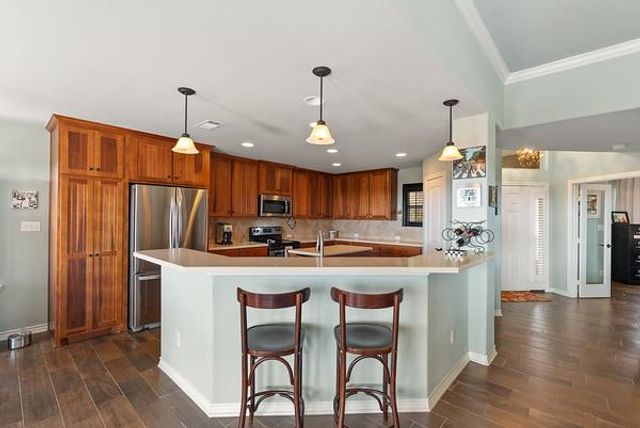 906 Daviot DR, Spicewood, TX 78669