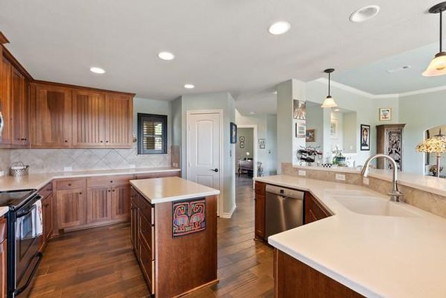 906 Daviot DR, Spicewood, TX 78669