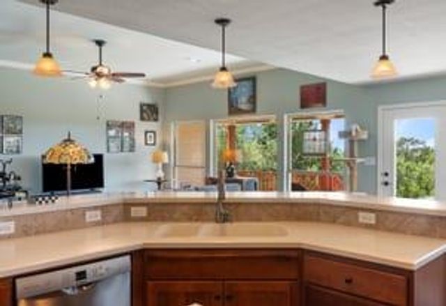 906 Daviot DR, Spicewood, TX 78669