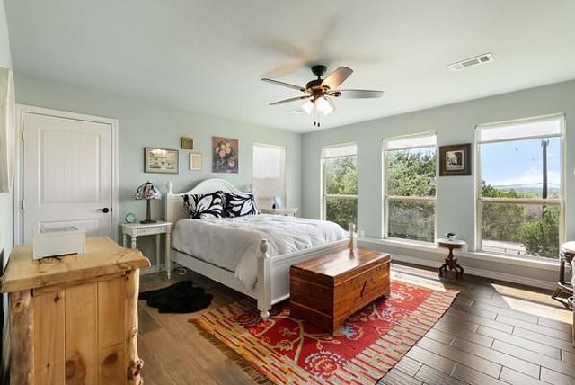 906 Daviot DR, Spicewood, TX 78669