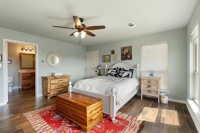 906 Daviot DR, Spicewood, TX 78669