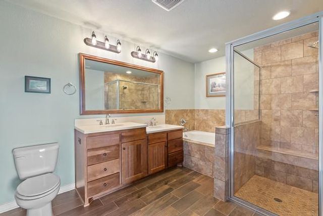 906 Daviot DR, Spicewood, TX 78669