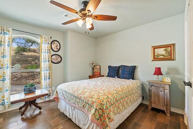 906 Daviot DR, Spicewood, TX 78669