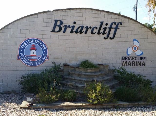 906 Daviot DR, Spicewood, TX 78669