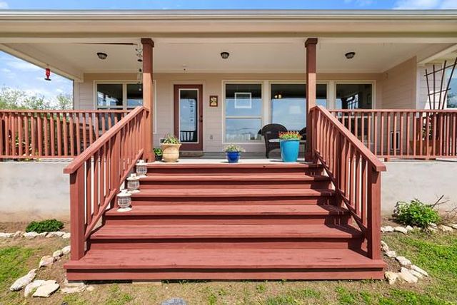 906 Daviot DR, Spicewood, TX 78669