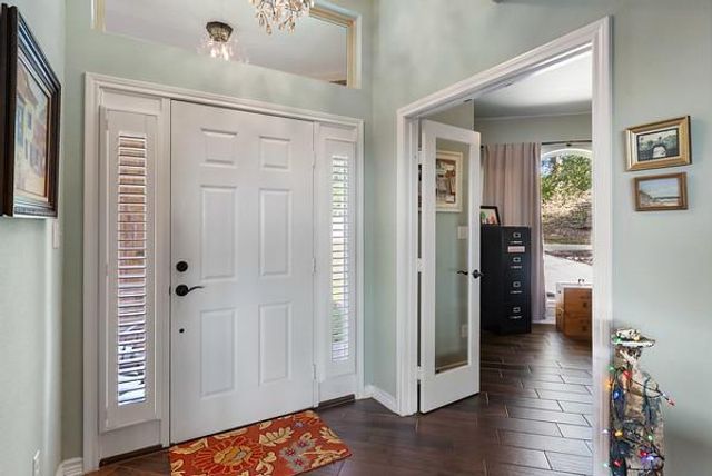 906 Daviot DR, Spicewood, TX 78669