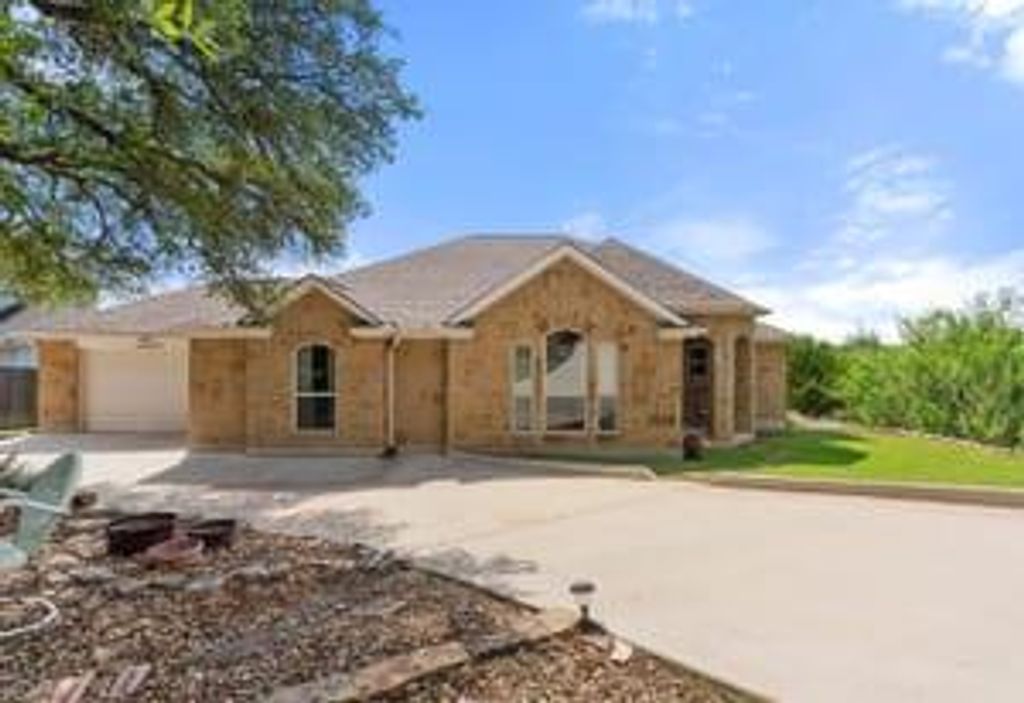 906 Daviot DR, Spicewood, TX 78669