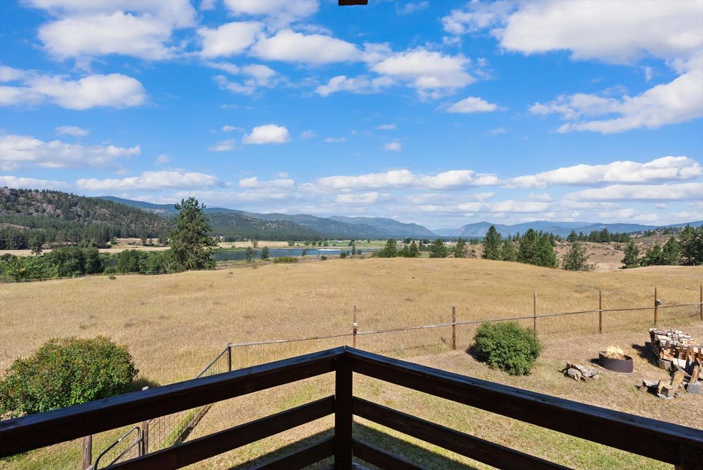 Image 10 of property listing at 4 Sunset Court, Plains, MT 59859
