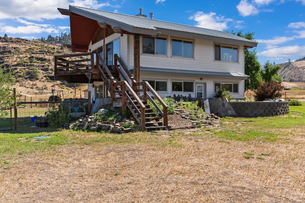 Image 2 of property listing at 4 Sunset Court, Plains, MT 59859