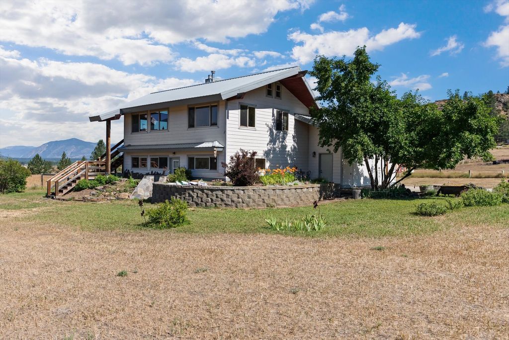 Image 4 of property listing at 4 Sunset Court, Plains, MT 59859