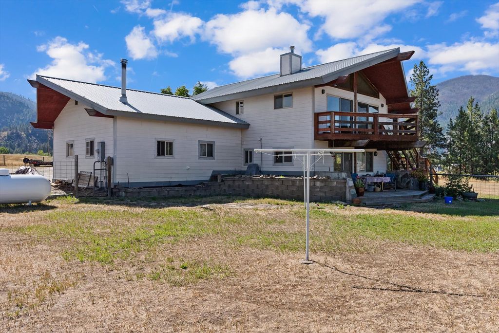 Image 6 of property listing at 4 Sunset Court, Plains, MT 59859