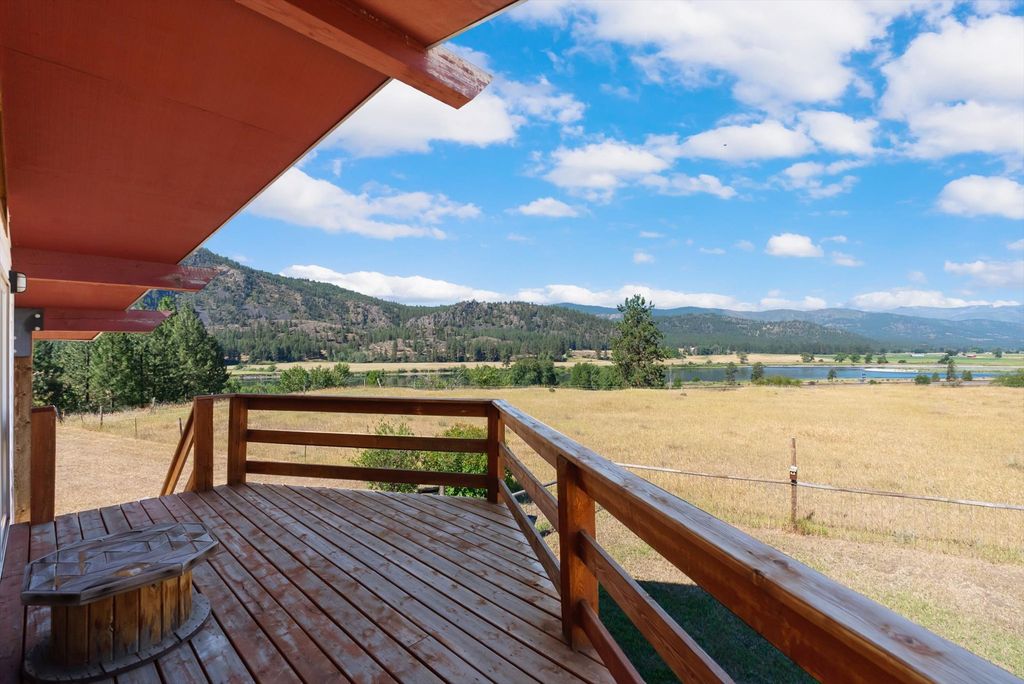 Image 9 of property listing at 4 Sunset Court, Plains, MT 59859