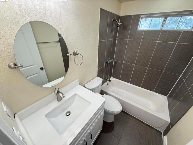 2353 Robindale Ave, Stockton, CA 95205