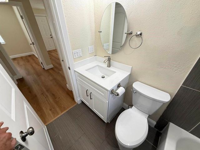 2353 Robindale Ave, Stockton, CA 95205
