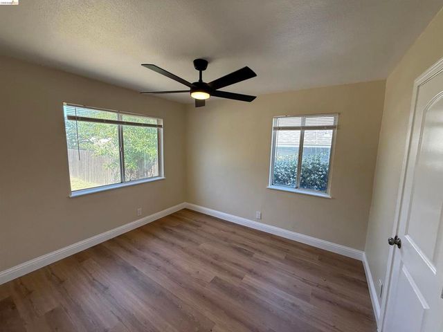 2353 Robindale Ave, Stockton, CA 95205