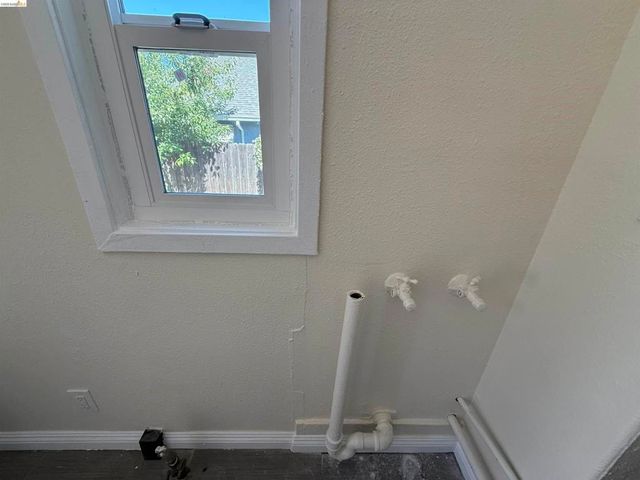 2353 Robindale Ave, Stockton, CA 95205