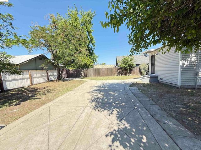 2353 Robindale Ave, Stockton, CA 95205