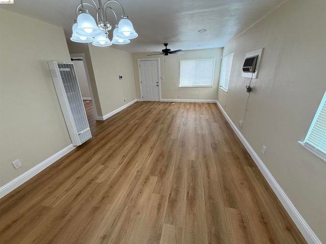 2353 Robindale Ave, Stockton, CA 95205