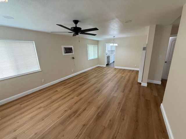 2353 Robindale Ave, Stockton, CA 95205