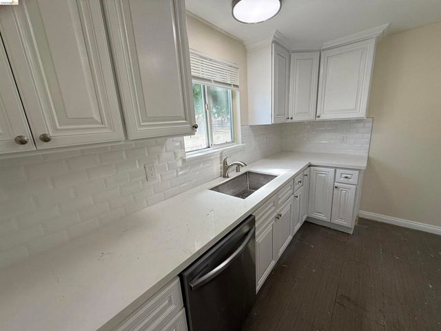 2353 Robindale Ave, Stockton, CA 95205