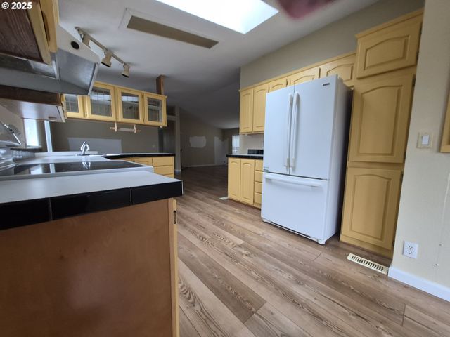 140 Sw BIRCH Ave, Warrenton, OR 97146