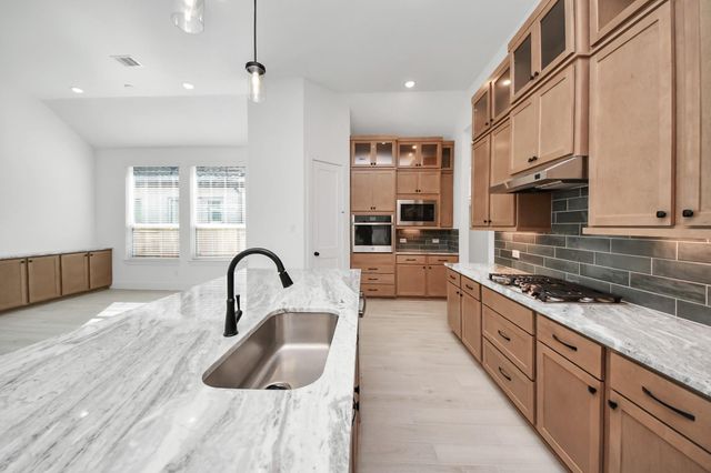 9514 Chateau Hill, Iowa Colony, TX 77578