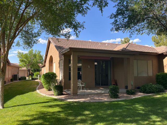 9635 E Rocky Lake Drive, Sun Lakes, AZ 85248