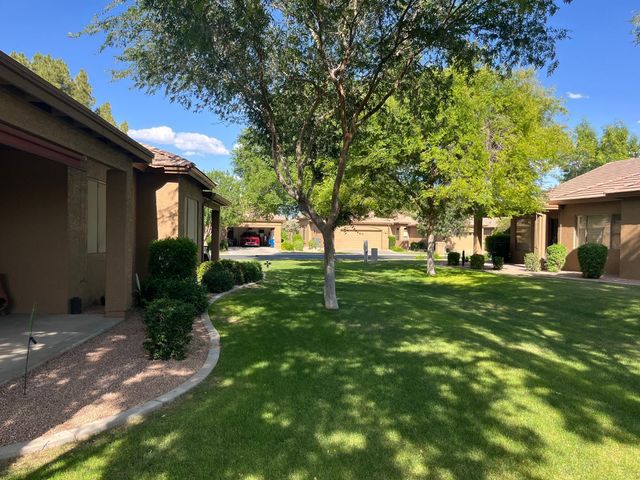 9635 E Rocky Lake Drive, Sun Lakes, AZ 85248