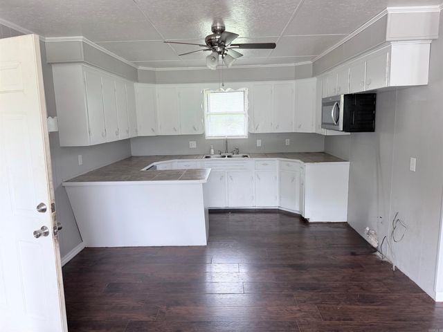 1604 W Childress Street, Morrilton, AR 72110