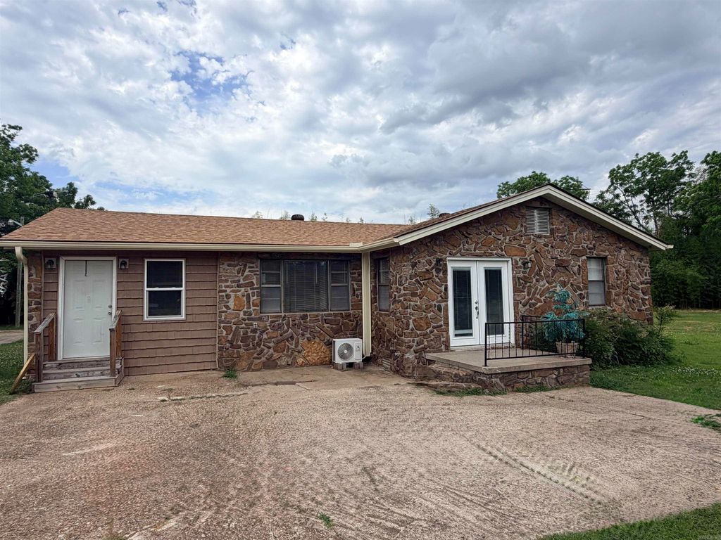 1604 W Childress Street, Morrilton, AR 72110
