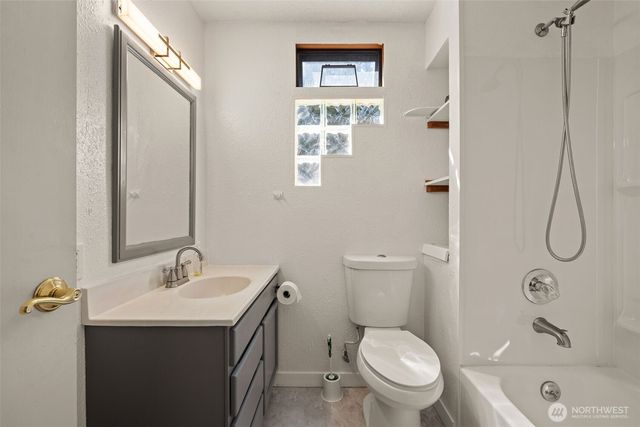 16816 43rd Street Ct E, Lake Tapps, WA 98391