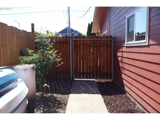 3030 Ne NEWBY St, Mc Minnville, OR 97128