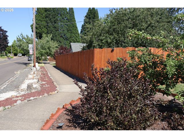 3030 Ne NEWBY St, Mc Minnville, OR 97128