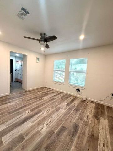 134 Linnwood Drive, Woodbranch, TX 77357