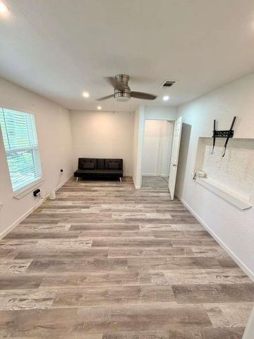 134 Linnwood Drive, Woodbranch, TX 77357