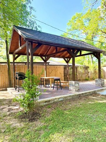 134 Linnwood Drive, Woodbranch, TX 77357