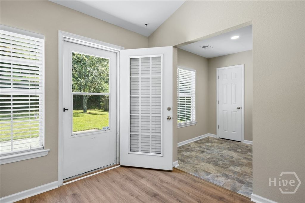 Image 10 of property listing at 143 Wax Myrtle Court, Savannah, GA 31419