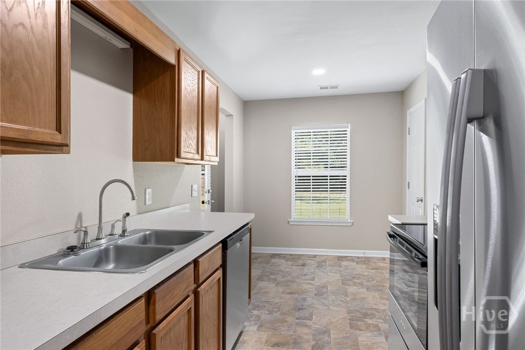 Image 11 of property listing at 143 Wax Myrtle Court, Savannah, GA 31419