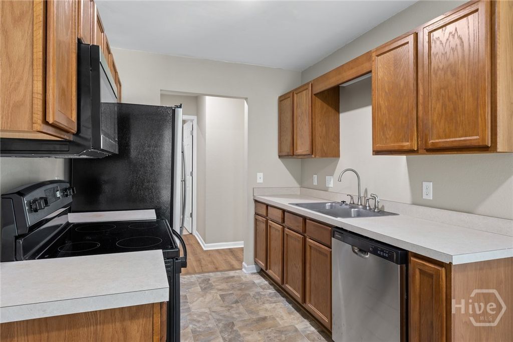 Image 12 of property listing at 143 Wax Myrtle Court, Savannah, GA 31419