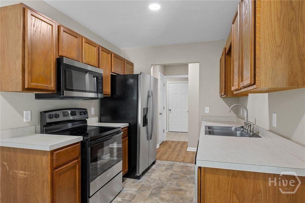 Image 13 of property listing at 143 Wax Myrtle Court, Savannah, GA 31419