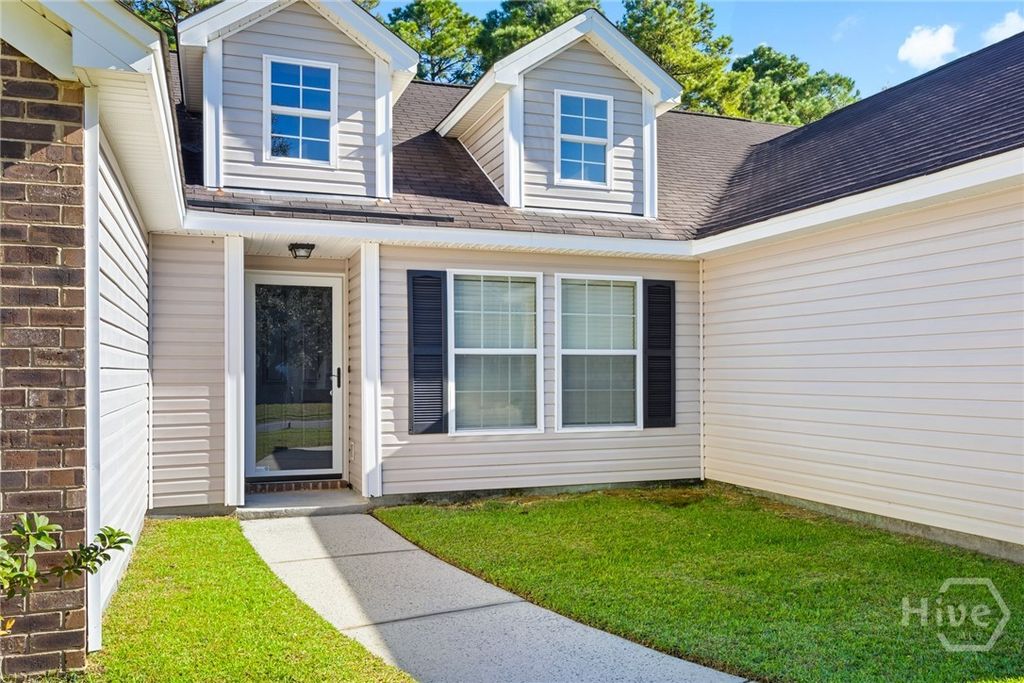 Image 3 of property listing at 143 Wax Myrtle Court, Savannah, GA 31419
